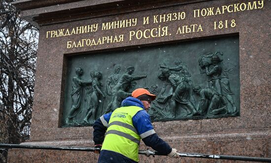 Завершение реставрации памятника Минину и Пожарскому на Красной площади