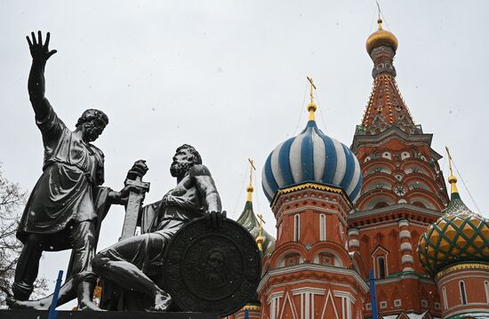 Завершение реставрации памятника Минину и Пожарскому на Красной площади