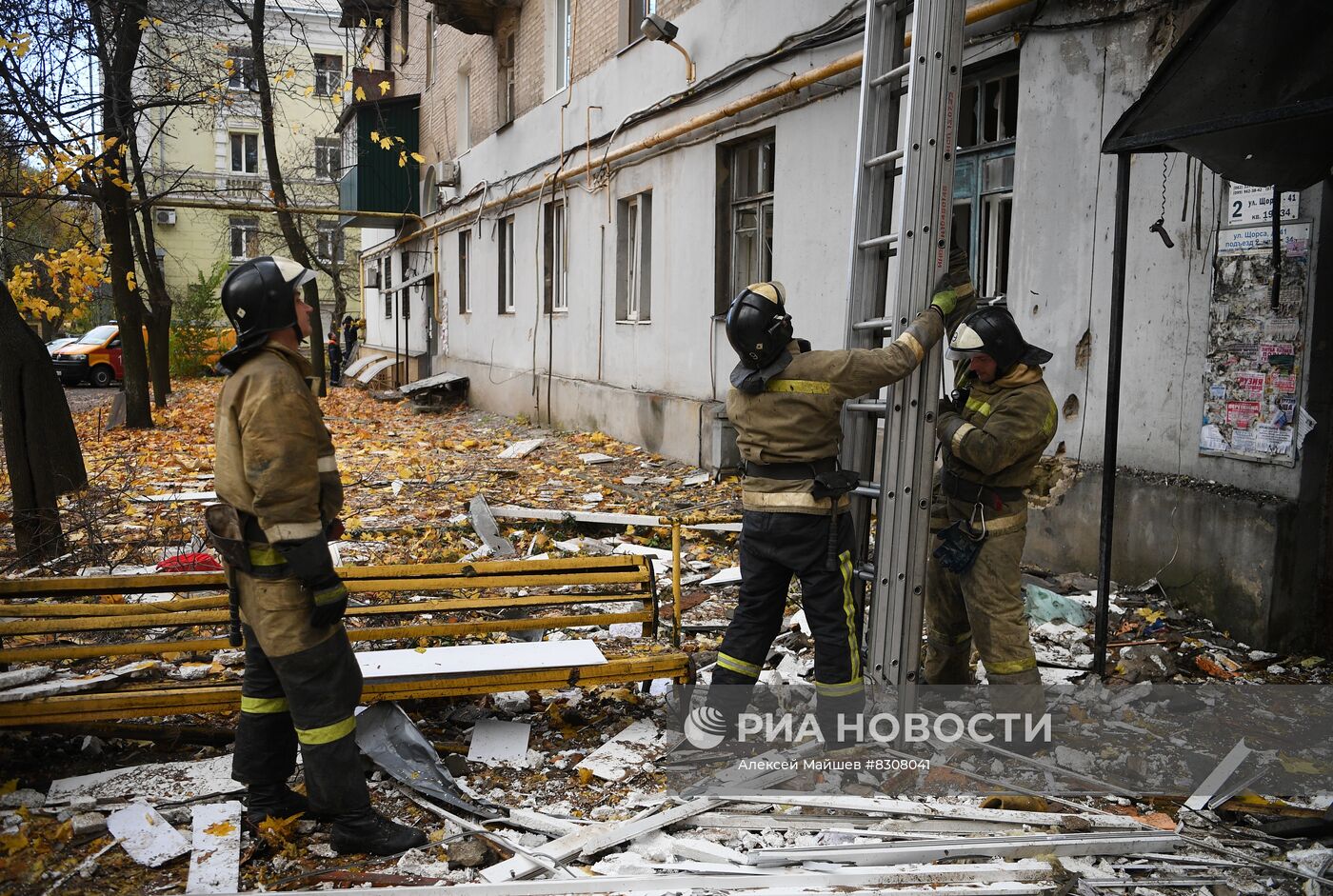 Последствия обстрела центра Донецка