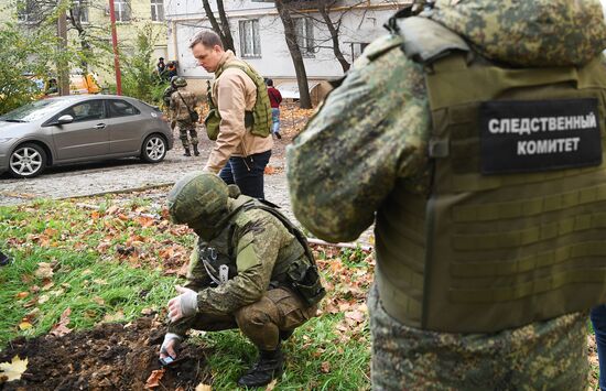 Последствия обстрела центра Донецка