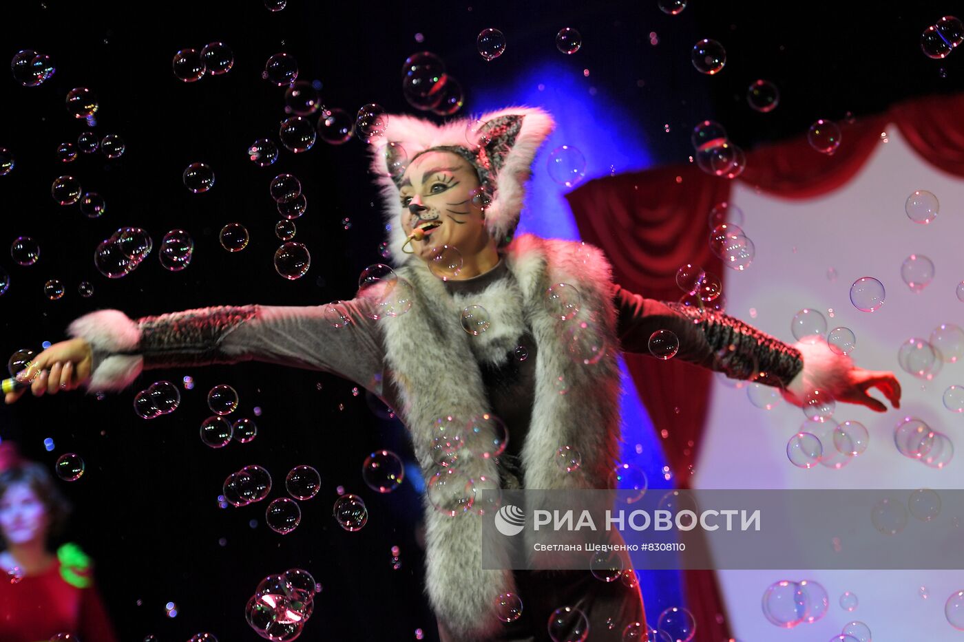 Спектакль "И станет мир добрее" в театре кошек Куклачева