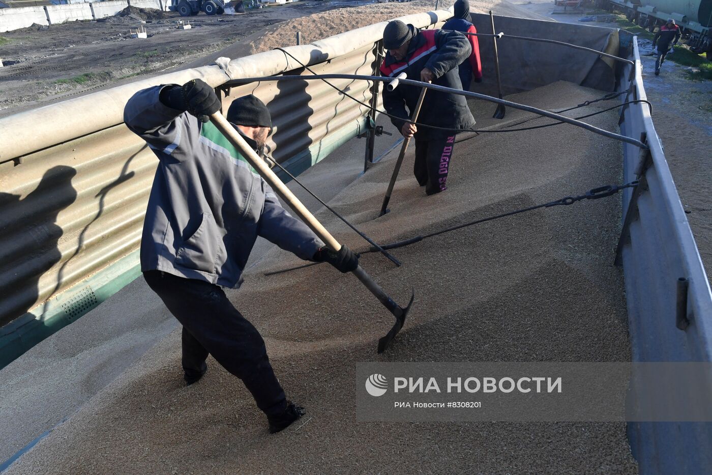 Пункт разгрузки зерна в Мелитополе