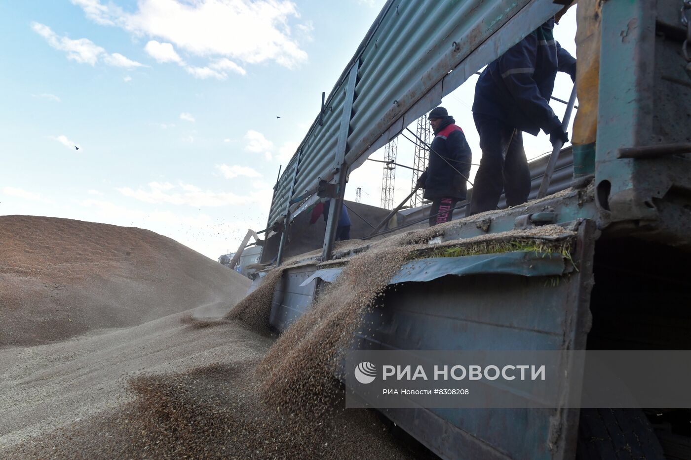 Пункт разгрузки зерна в Мелитополе