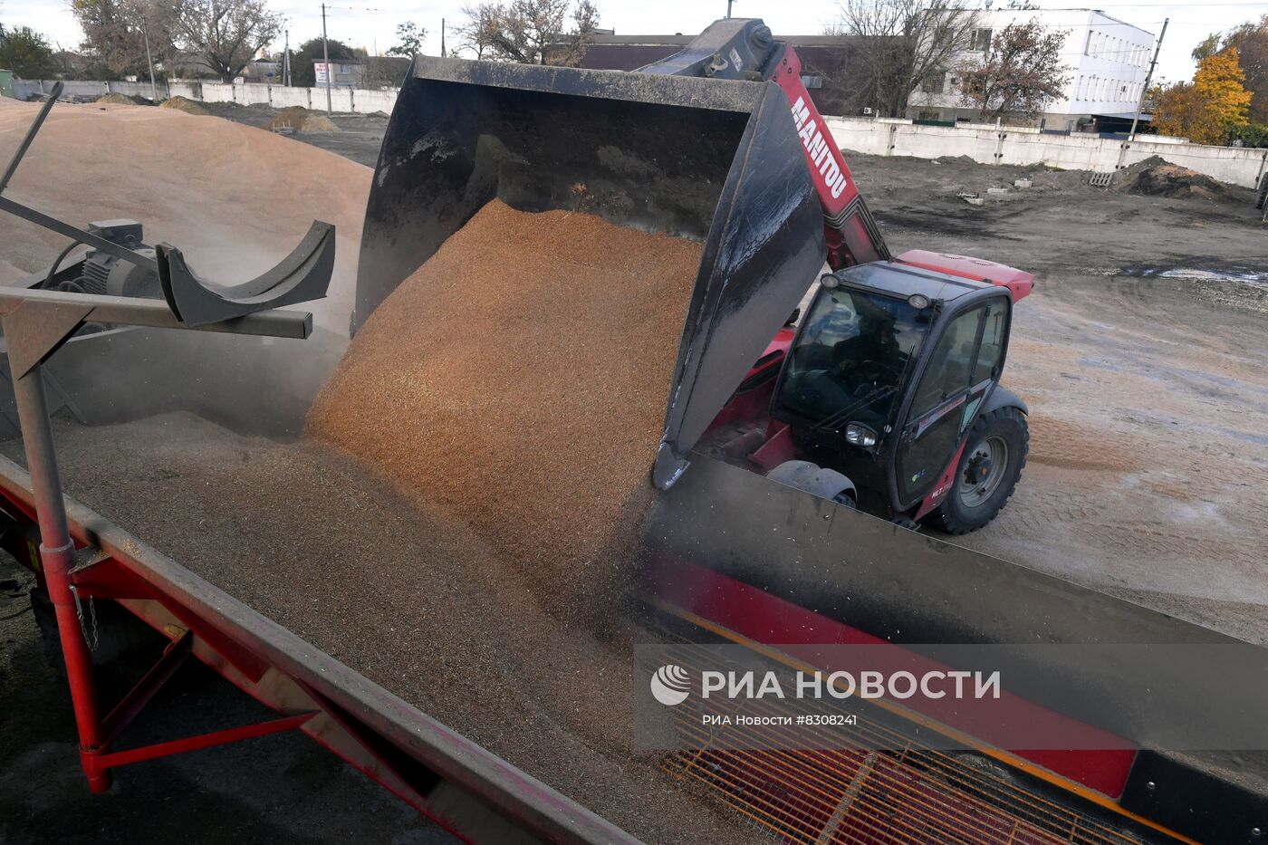 Пункт разгрузки зерна в Мелитополе