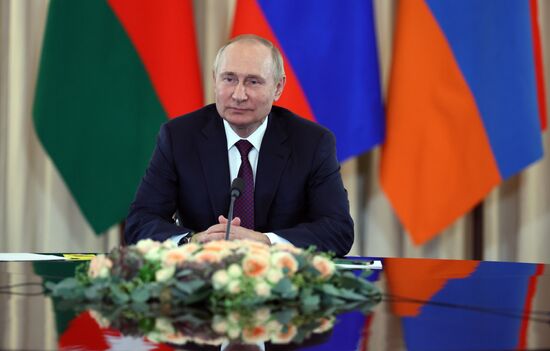 Трёхсторонние переговоры президента РФ, президента Азербайджана и премьер-министра Армении