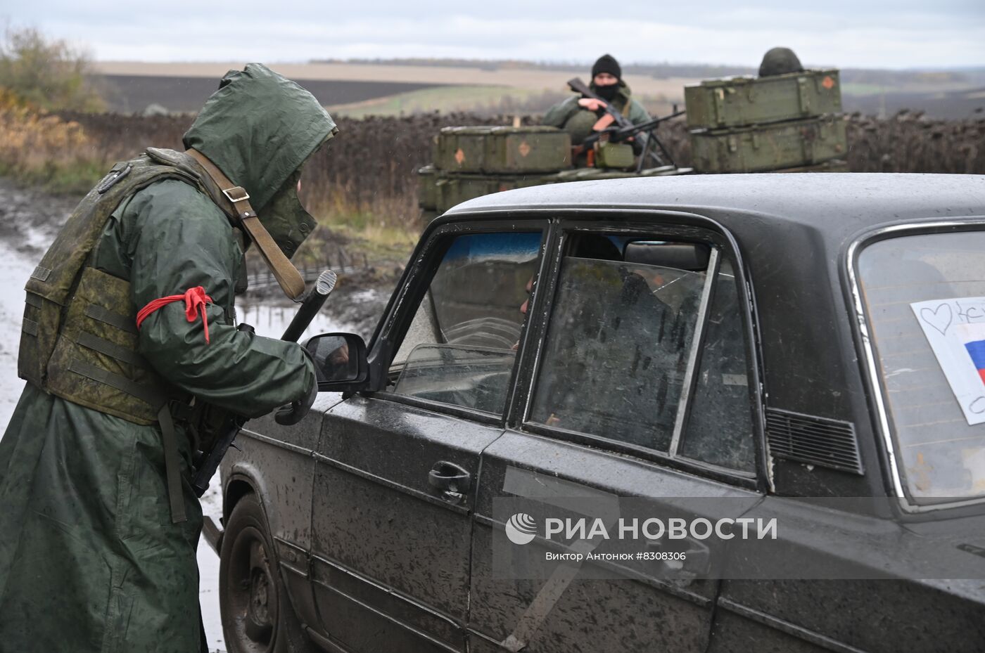 Военнослужащие Народной милиции ЛНР во время несения службы в Харьковской области