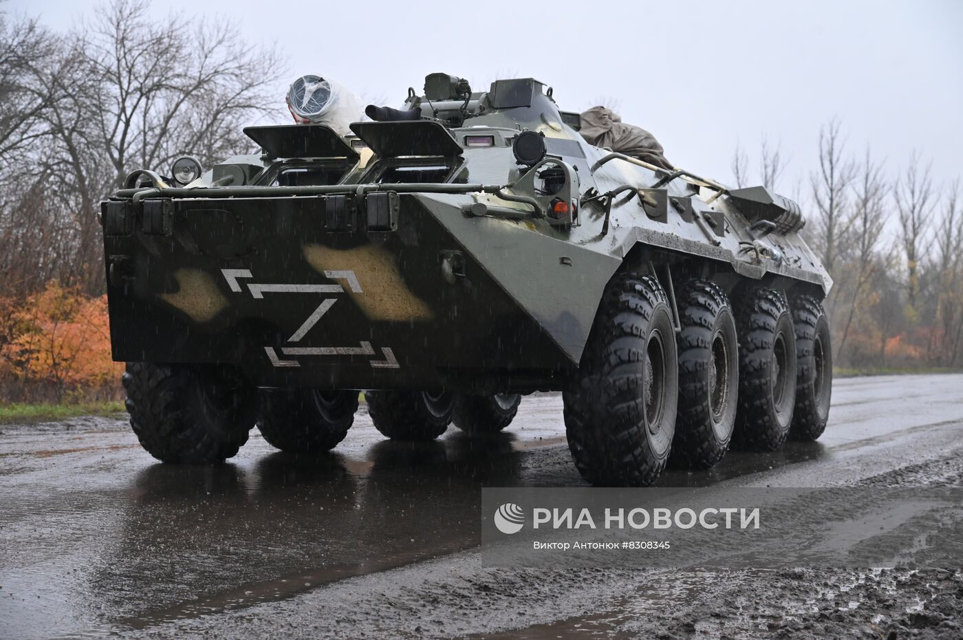 Военнослужащие Народной милиции ЛНР во время несения службы в Харьковской области