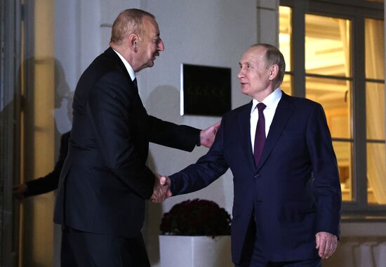 Трёхсторонние переговоры президента РФ, президента Азербайджана и премьер-министра Армении