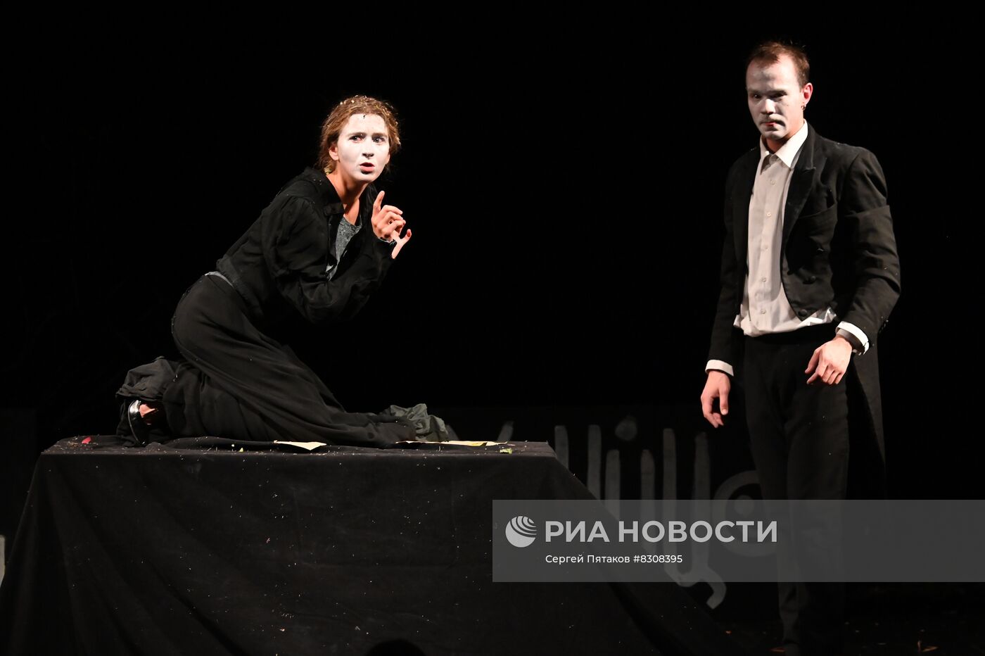 Спектакль "Гамлет" в театре "Мастерских"