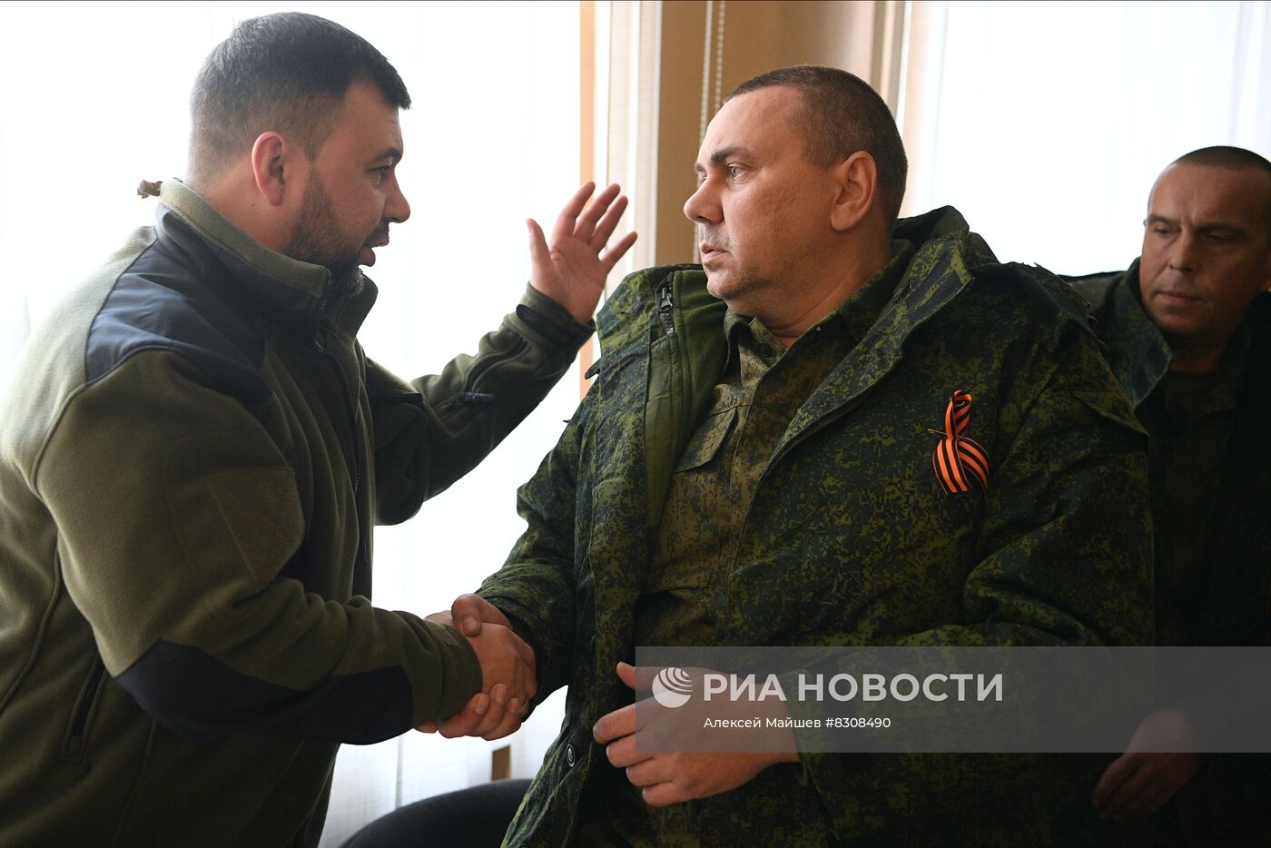 Встреча с вернувшимися из плена военнослужащими в ДНР