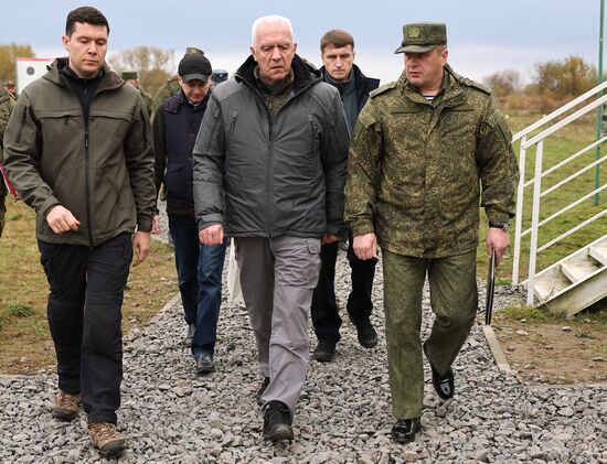 Полпред президента РФ в СЗФО А. Гуцан проинспектировал обучение мобилизованных в Калининградской области