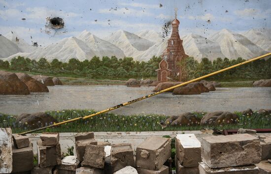 Первая служба прошла в восстанавливаемом Свято-Успенском Храме Мариуполя