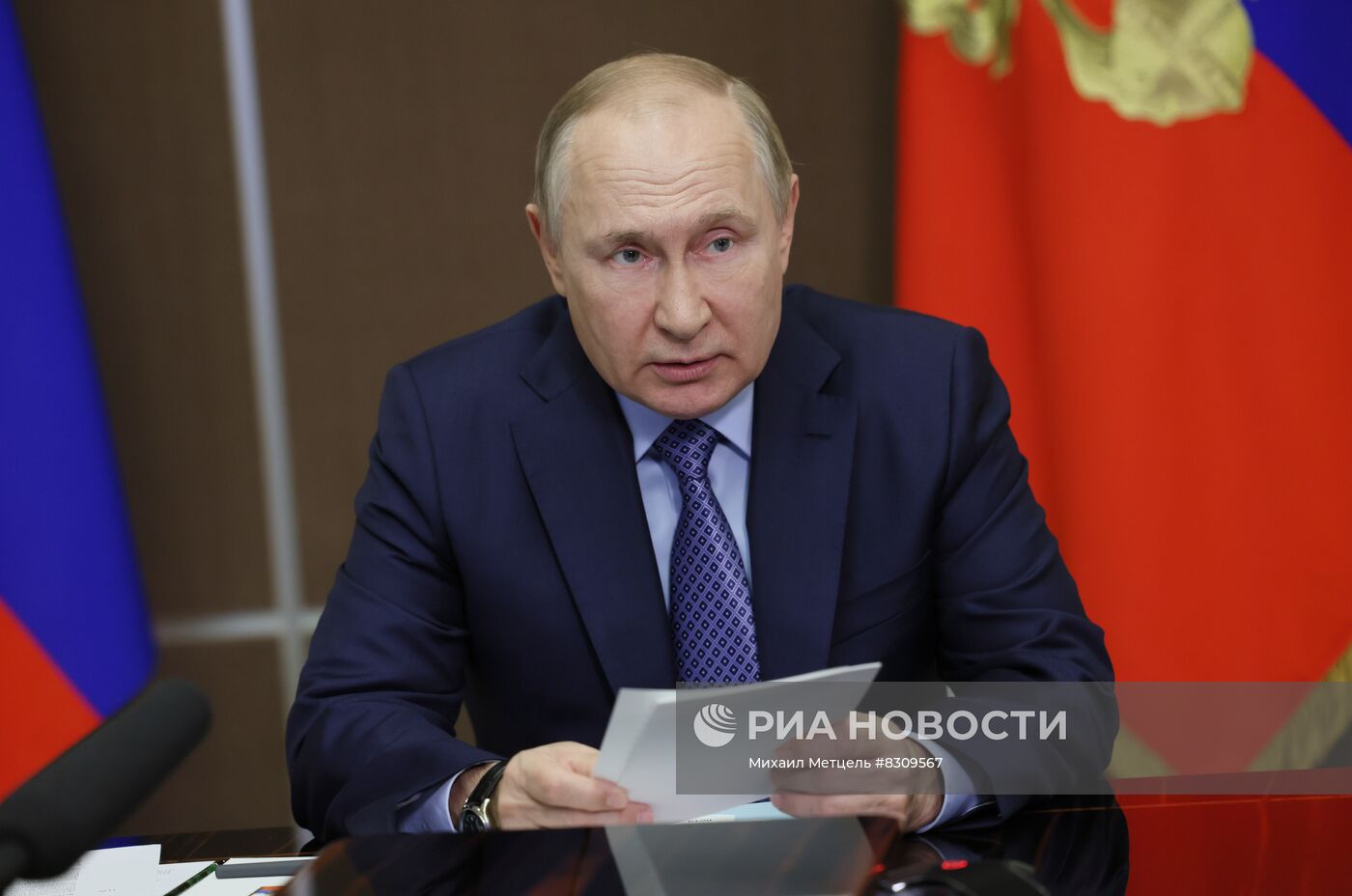 Президент РФ В. Путин провел совещание с членами Координационного совета при правительстве по обеспечению потребностей ВС РФ