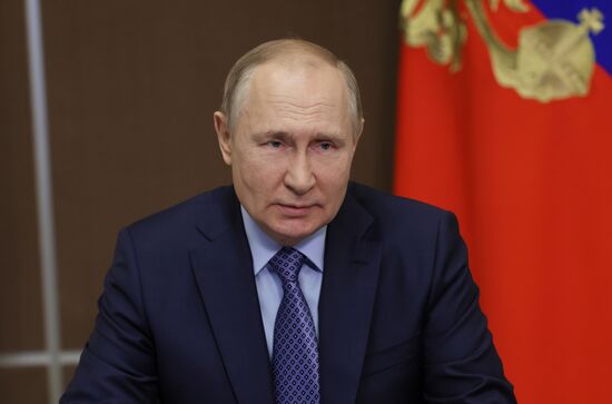 Президент РФ В. Путин провел совещание с членами Координационного совета при правительстве по обеспечению потребностей ВС РФ