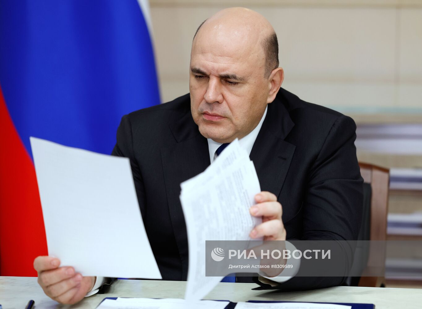 Президент РФ В. Путин провел совещание с членами Координационного совета при правительстве по обеспечению потребностей ВС РФ