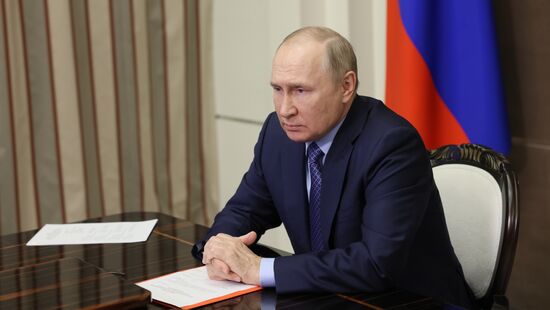 Президент РФ В. Путин провел совещание с постоянными членами Совбеза