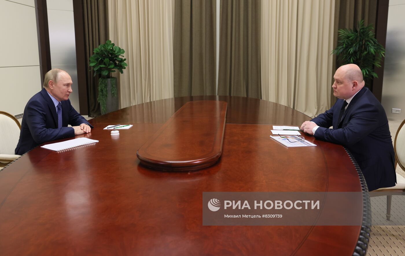 Президент РФ В. Путин встретился с губернатором Севастополя М. Развожаевым
