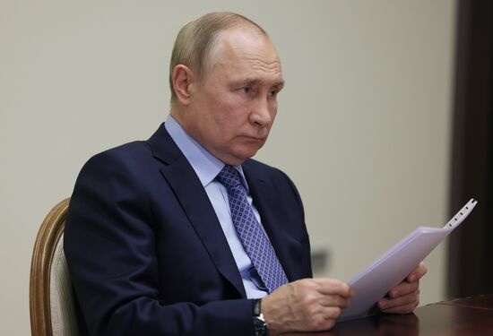 Президент РФ В. Путин встретился с губернатором Севастополя М. Развожаевым