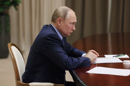 Президент РФ В. Путин встретился с губернатором Севастополя М. Развожаевым