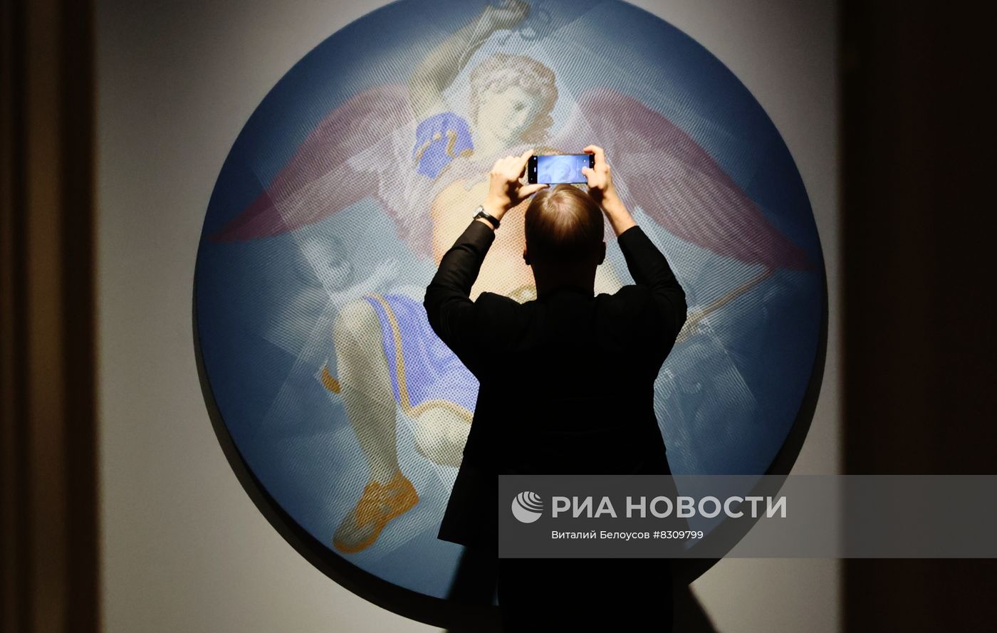 Выставка "Re:Renaissance" Е. Острова