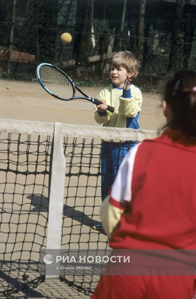 Детская спортивная школа побольшому теннису"Юность Москвы"