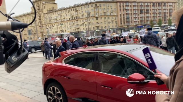 Посол Великобритании в Москве прибыла в МИД
