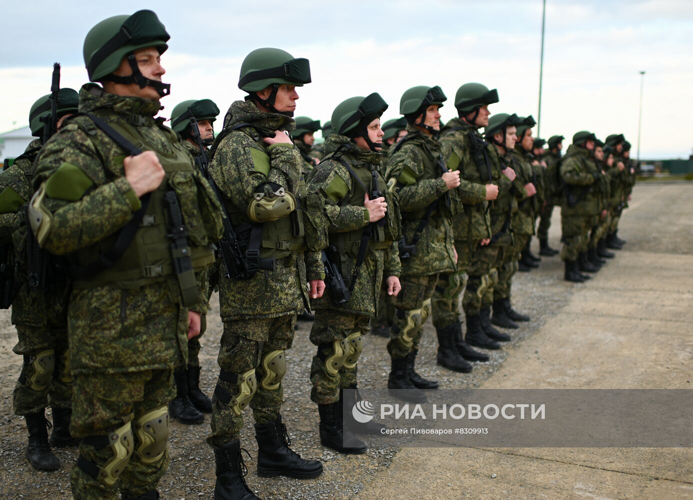 Выдача боевой экипировки мобилизованным в Ростовской области