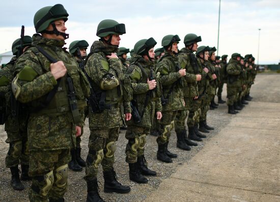 Выдача боевой экипировки мобилизованным в Ростовской области