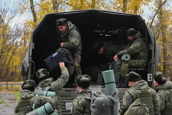 Выдача боевой экипировки мобилизованным в Ростовской области