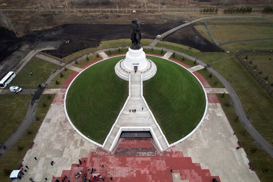 Открытие мемориала Воину-освободителю в Кузбассе