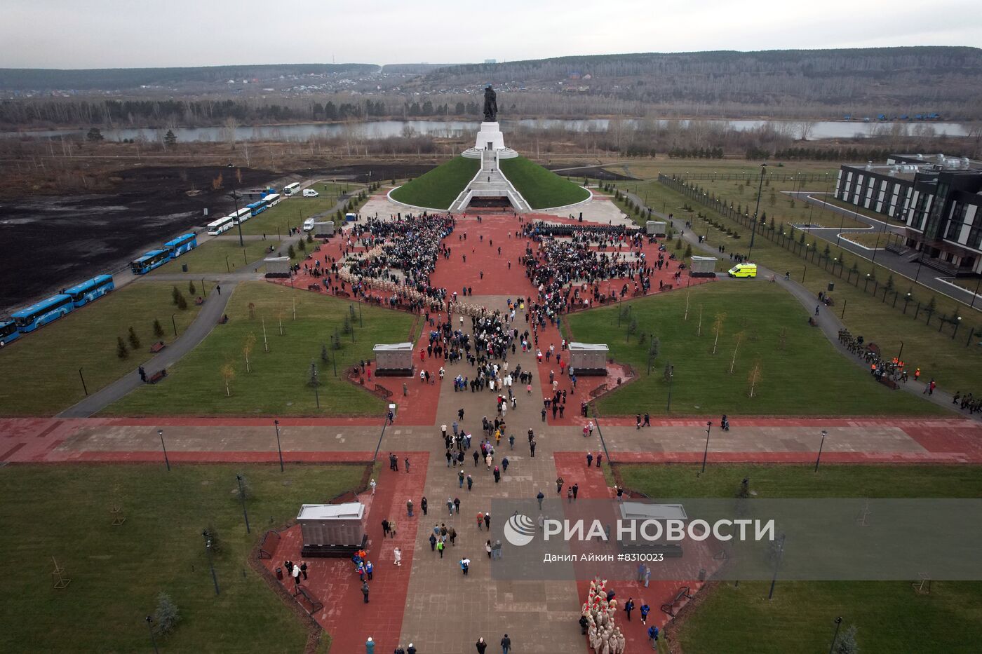 Открытие мемориала Воину-освободителю в Кузбассе