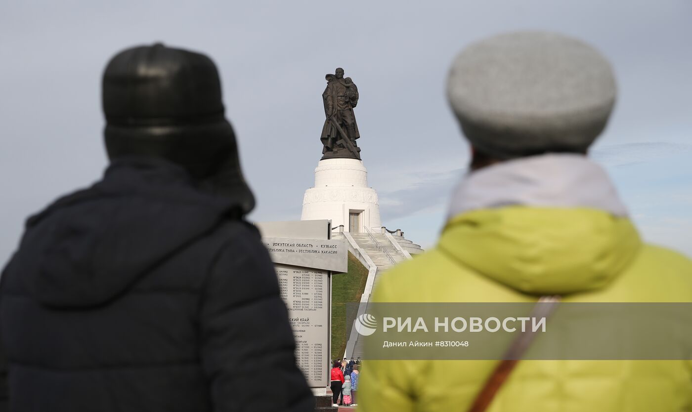 Открытие мемориала Воину-освободителю в Кузбассе