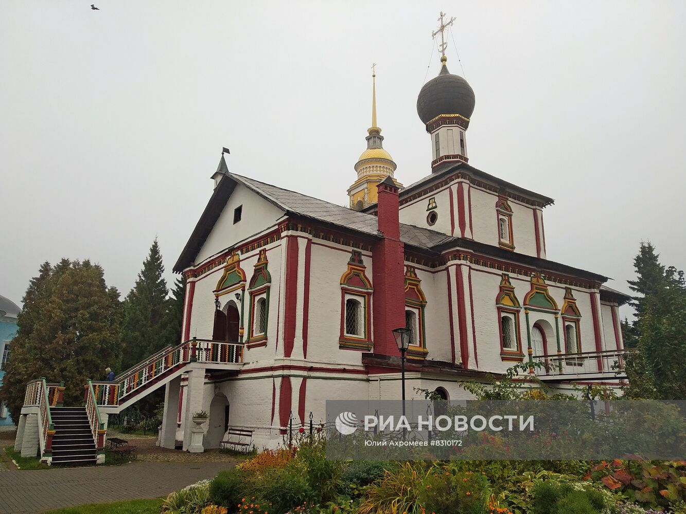 Новоголутвинский женский  монастырь в Коломне