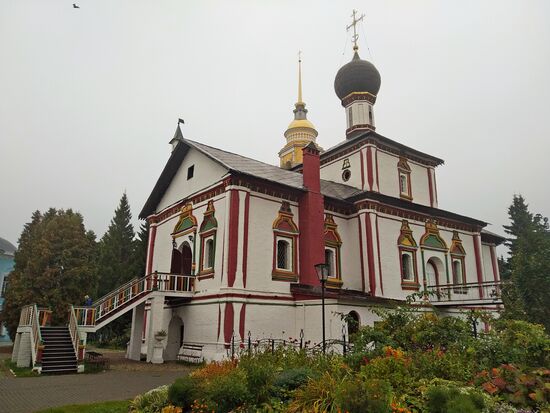 Новоголутвинский женский  монастырь в Коломне