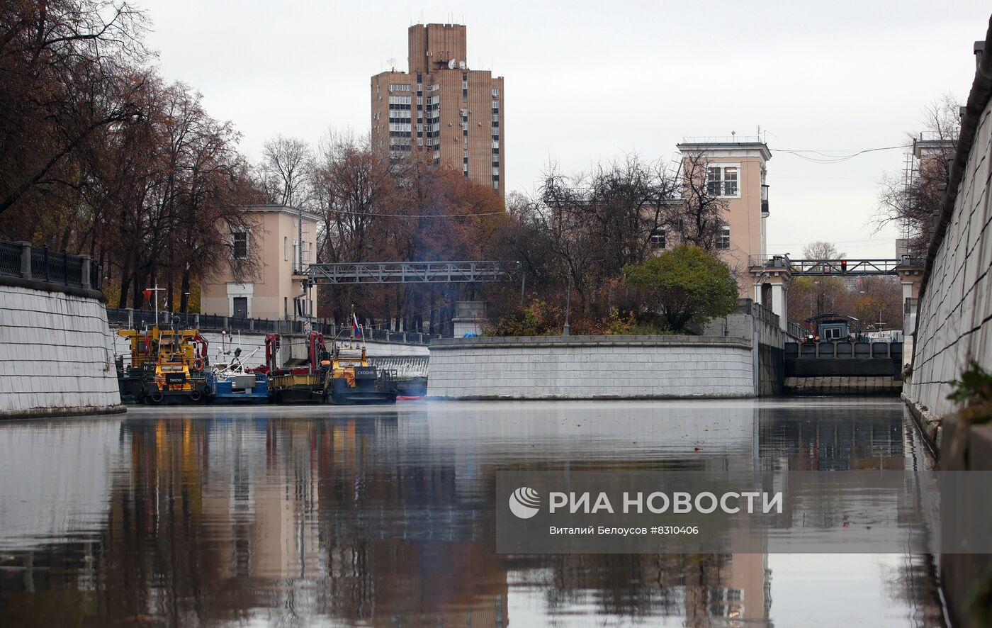 Работа Сыромятнического гидроузла в Москве