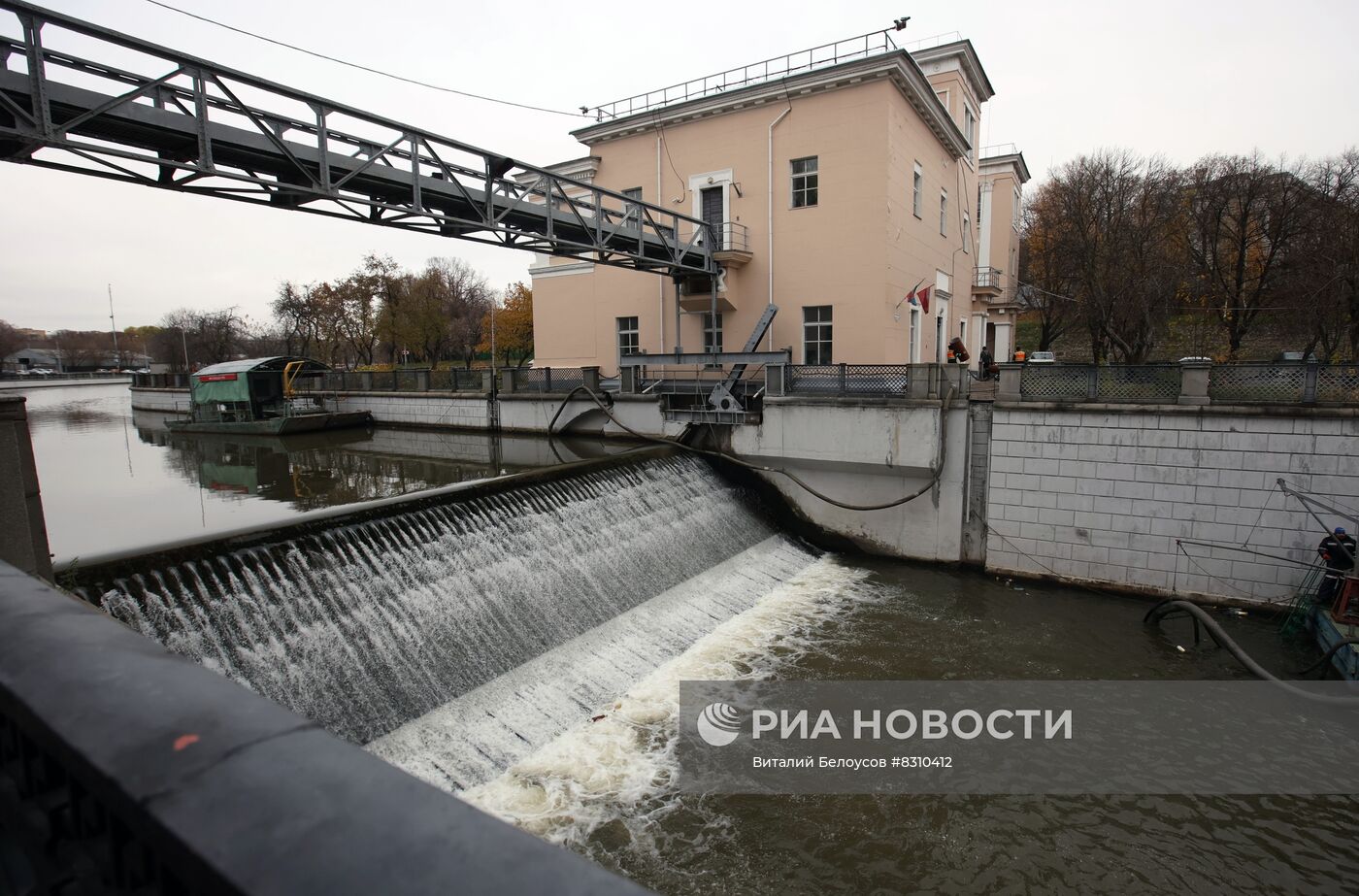 Работа Сыромятнического гидроузла в Москве