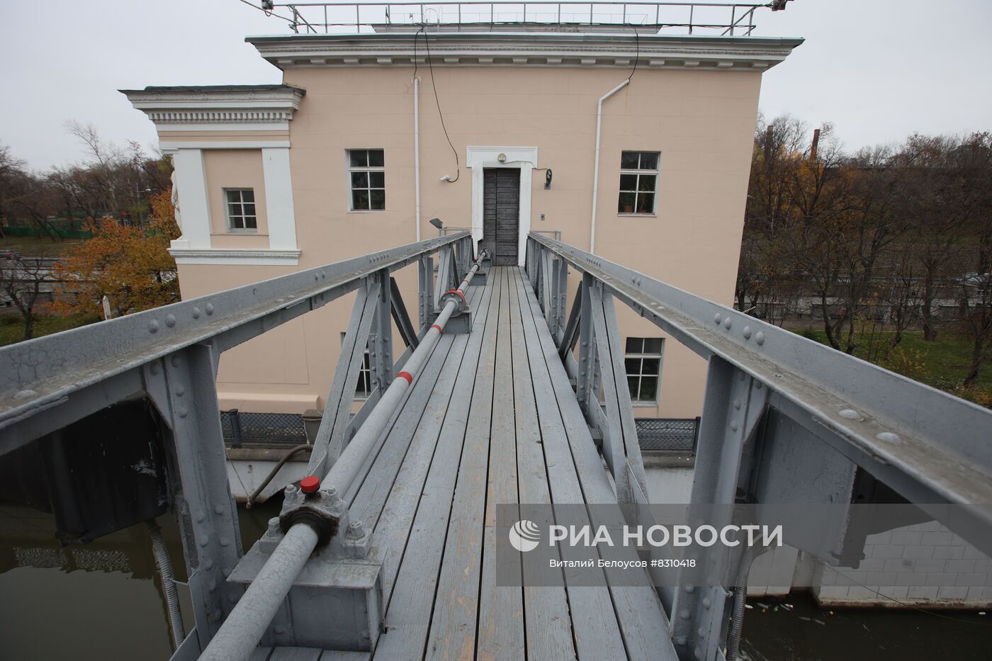 Работа Сыромятнического гидроузла в Москве