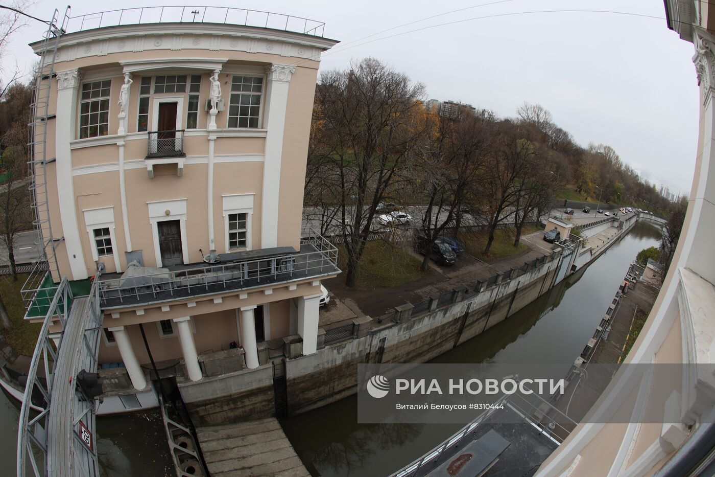 Работа Сыромятнического гидроузла в Москве