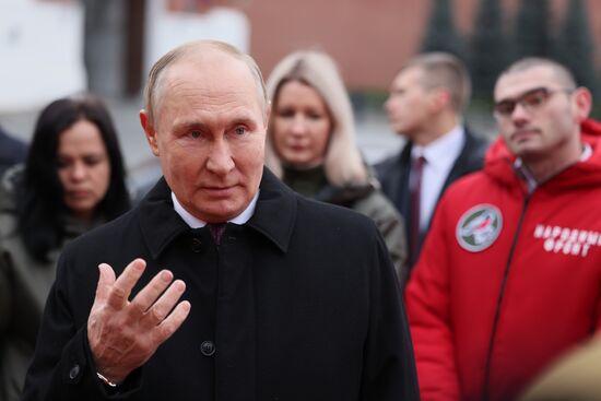Президент РФ В.Путин принял участие в праздновании Дня народного единства