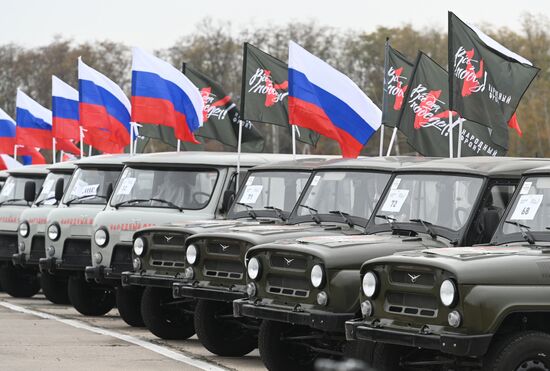 Народный фронт передал Народной милиции ДНР и ЛНР автомобили УАЗ