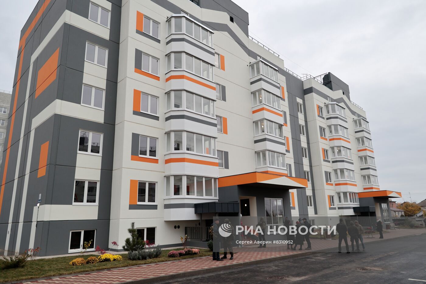 Вручение ключей от новых квартир жителям Мариуполя