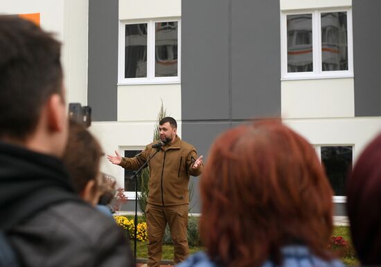 Вручение ключей от новых квартир жителям Мариуполя