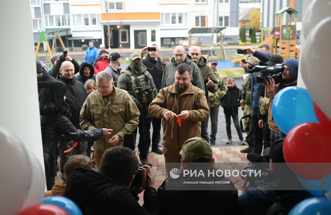 Вручение ключей от новых квартир жителям Мариуполя