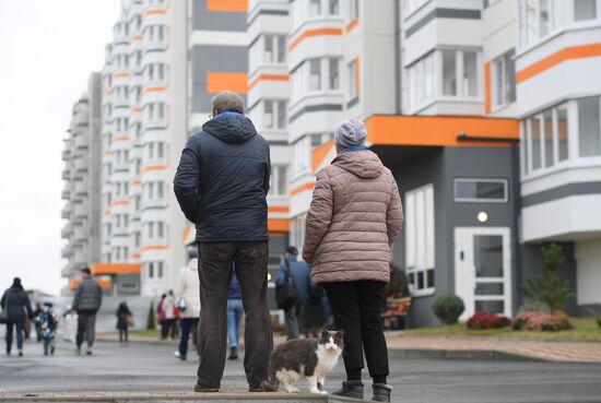 Вручение ключей от новых квартир жителям Мариуполя