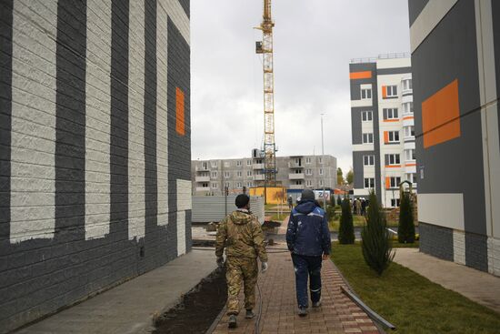 Вручение ключей от новых квартир жителям Мариуполя