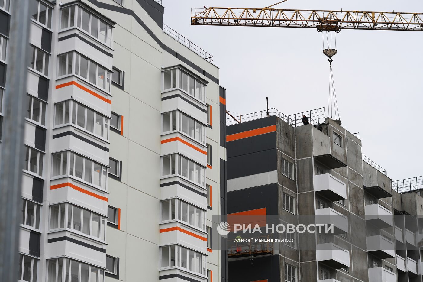 Вручение ключей от новых квартир жителям Мариуполя