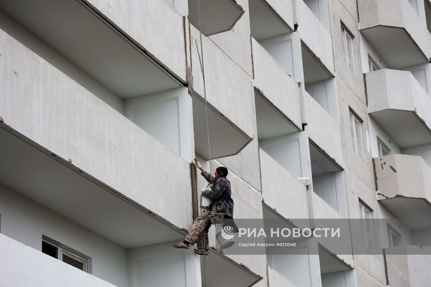 Вручение ключей от новых квартир жителям Мариуполя