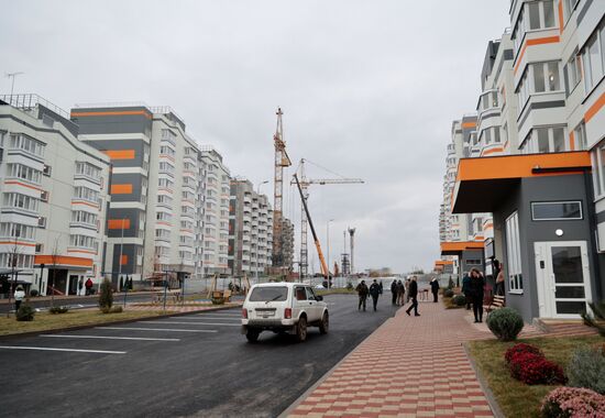 Вручение ключей от новых квартир жителям Мариуполя