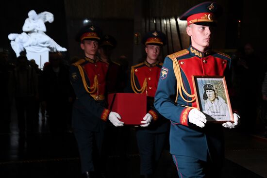 Церемония передачи родственникам останков погибших участников ВОВ