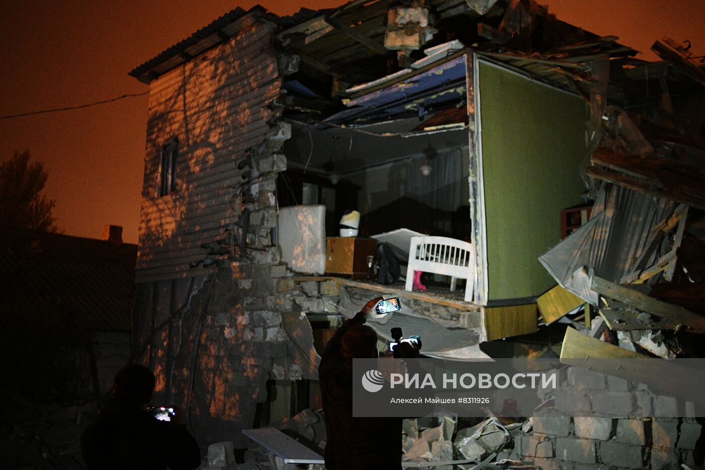 Последствия вечернего обстрела Донецка